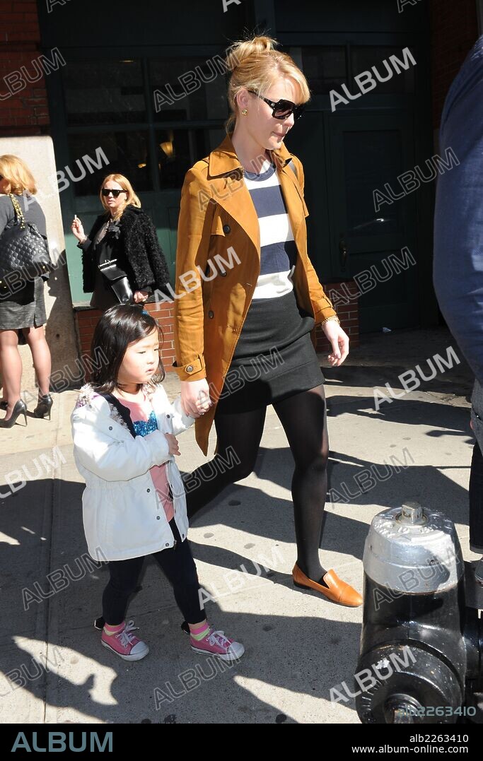 April 6, 2013 - New York, NY, USA - April 6, 2014 New York City..Nancy Leigh Kelley and Katherine Heigl walking in TriBeCa in New York City on April 6, 2014. 06/04/2013