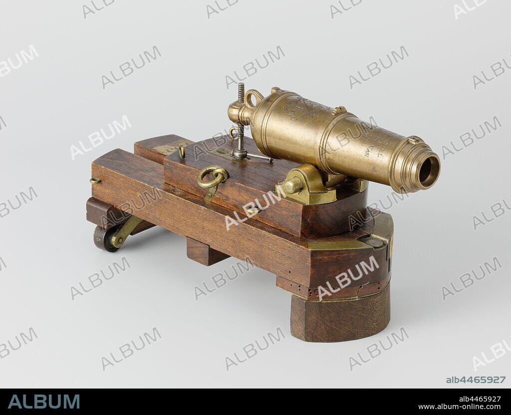 Model of a 12-Pounder Carronade on a Slide, Model of a carronade on cover. The 19.7 long carronade has a caliber of 17 mm. The inscriptions are engraved on the barrel, along with crossed anchors and palm branches. The barrel has a concave elevation, a visor on the middle decorative band and a front band, a refraction ring and a feather screw through the grape. The upper carriage has a light trapezoidal body with brass fittings and rings, the front and back are rounded. Against the rear the box in brass fittings, on top of the track for the elevering screw and at the front the ears through which the tapas runs, the vertebral bolt is missing. The lower carriage is a wooden window, rounded at the front, with a slot for the vertebral bolt and partly with brass fittings and equipped with a spindle bolt resting in a block, a securing plate is fitted on the underside slightly to the rear. At the rear, the lower carriage is supported by a protruding crossbar, with wheels with their axes radial to the spindle bolt. In the middle the carriage is also reinforced by a crossbar., anonymous, Rotterdam (possibly), 1800, wood (plant material), brass (alloy), h 16.1 cm × w 27 cm × d 10.2 cm × c 17 mm × w 3 kg.
