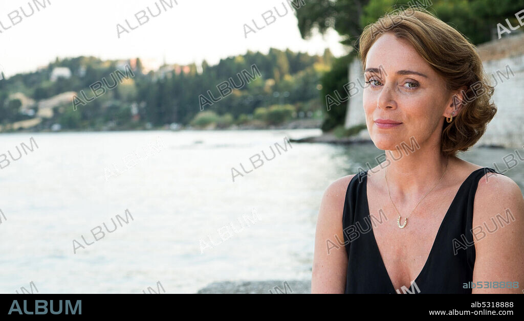 KEELEY HAWES dans WHAT THE DURRELLS DID NEXT, 2019, réalisé par EWEN THOMSON et TOBY ROEBUCK. Copyright ITV Hub.
