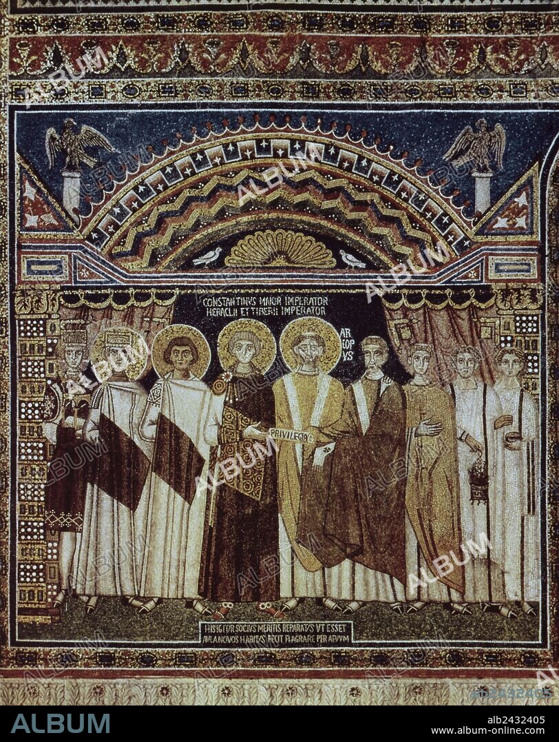 ARTE BIZANTINO. ITALIA. "CONSTANTINO IV CONCEDE PRIVILEGIOS A LA IGLESIA DE RAVENA". Mosaico que se encuentra en la Iglesia de San Apollinare in Classe, consagrada en 549. Datado entre los siglos VI-VII. RAVENA. Italia.