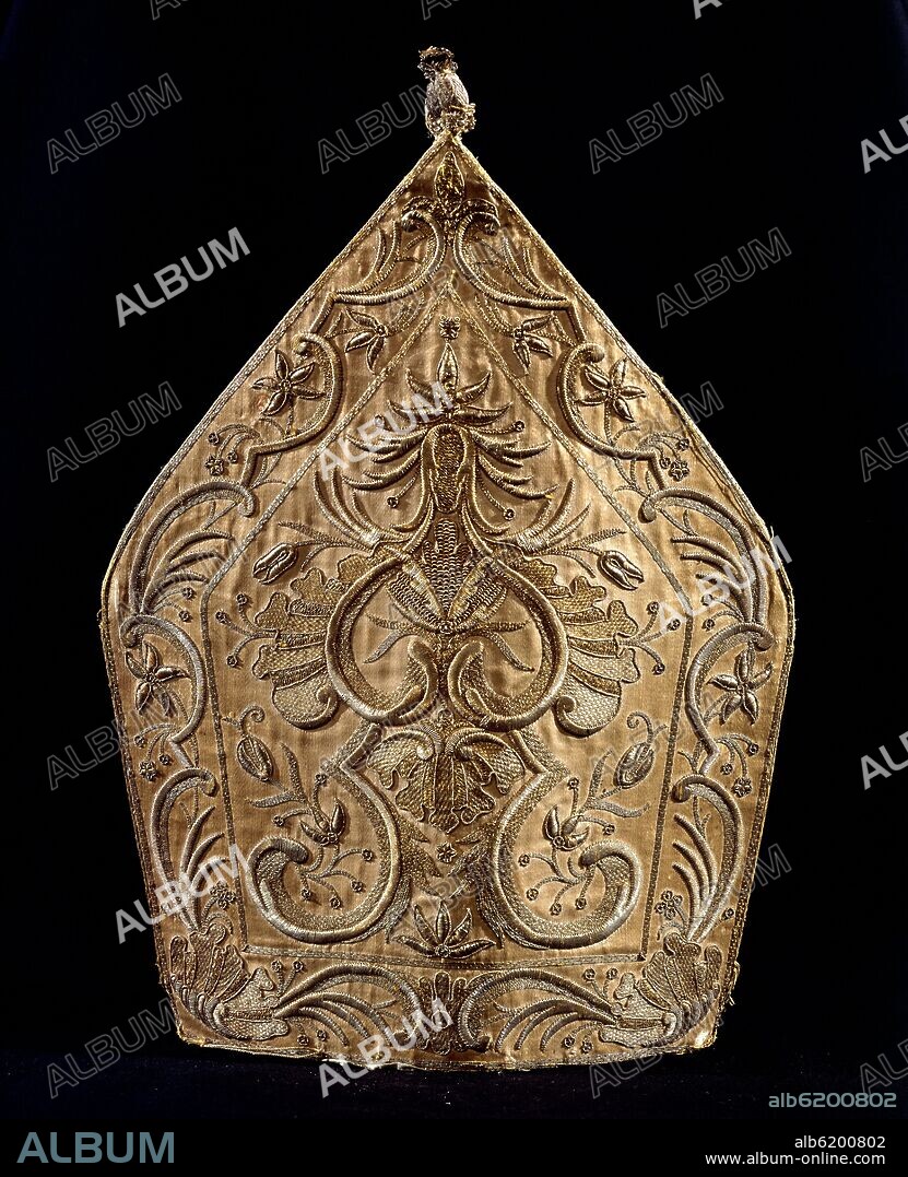 TIARA O MITRA.