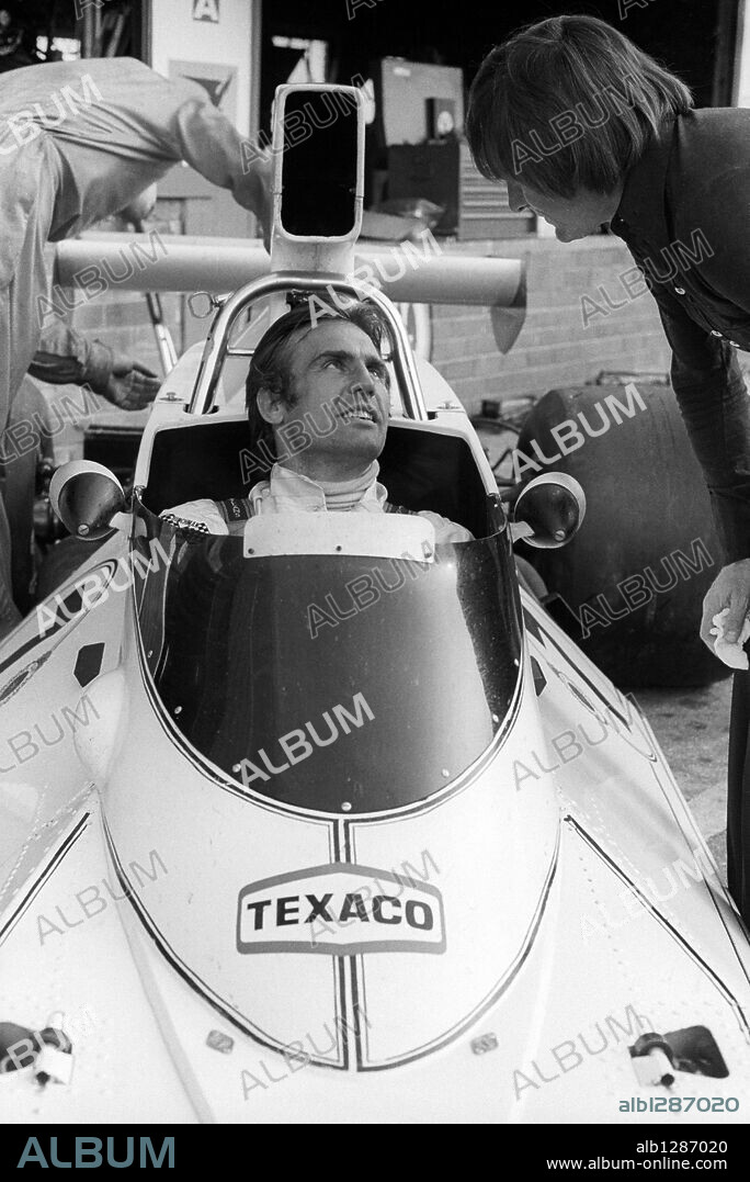 Carlos Reutemann (ARG) Brabham BT44, who won his first GP, talks with Bernie Ecclestone (GBR) Brabham Team Owner, who won his first GP as a team owner..South African Grand Prix, Rd 2, Kyalami, South Africa, 30 March 1974. (Credit Image: ©Sutton Motorsports/ZUMA Press). 21/02/2007