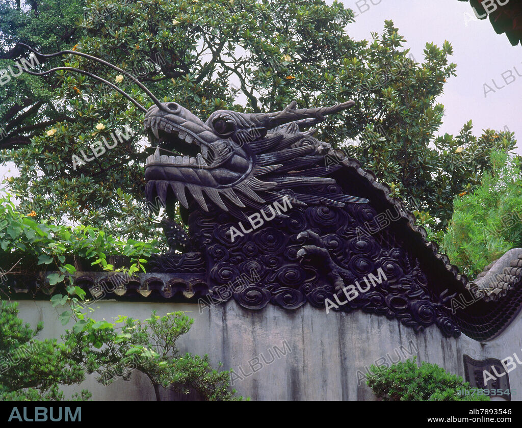 DRAGON PROTECTOR EN LA MURALLA.