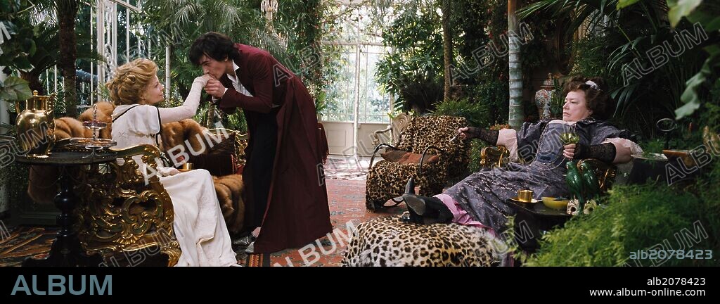 KATHY BATES, MICHELLE PFEIFFER and RUPERT FRIEND in CHERI, 2009, directed by STEPHEN FREARS. Copyright BILL KENWRIGHT FILMS.