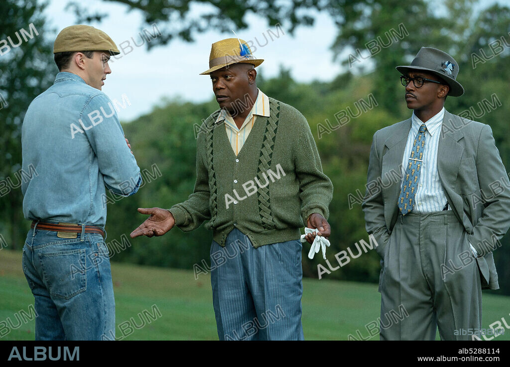 ANTHONY MACKIE, NICHOLAS HOULT and SAMUEL L. JACKSON in THE BANKER, 2020, directed by GEORGE NOLFI. Copyright ROMULUS ENTERTAINMENT.