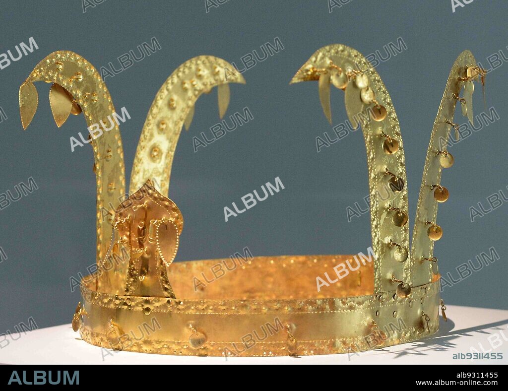 Silla kingdom, Korea: Gold Crown, 5th century. It was worn by the king. Silla (BC 57-935 AD), widely known as a country of gold, was one of the three kingdoms, besides Goguryeo and Baekje.