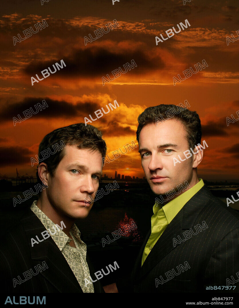 DYLAN WALSH and JULIAN MCMAHON in NIP / TUCK, 2003 (NIP / TUCK-TV). Copyright WARNER BROS TV.