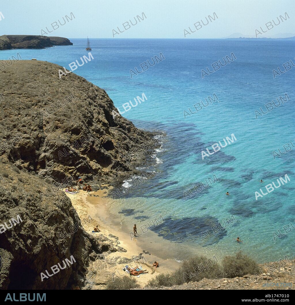 CANARIAS. Vista de la PLAYA DE EL PAPAGAYO. LANZAROTE. Provincia de Las Palmas. España.