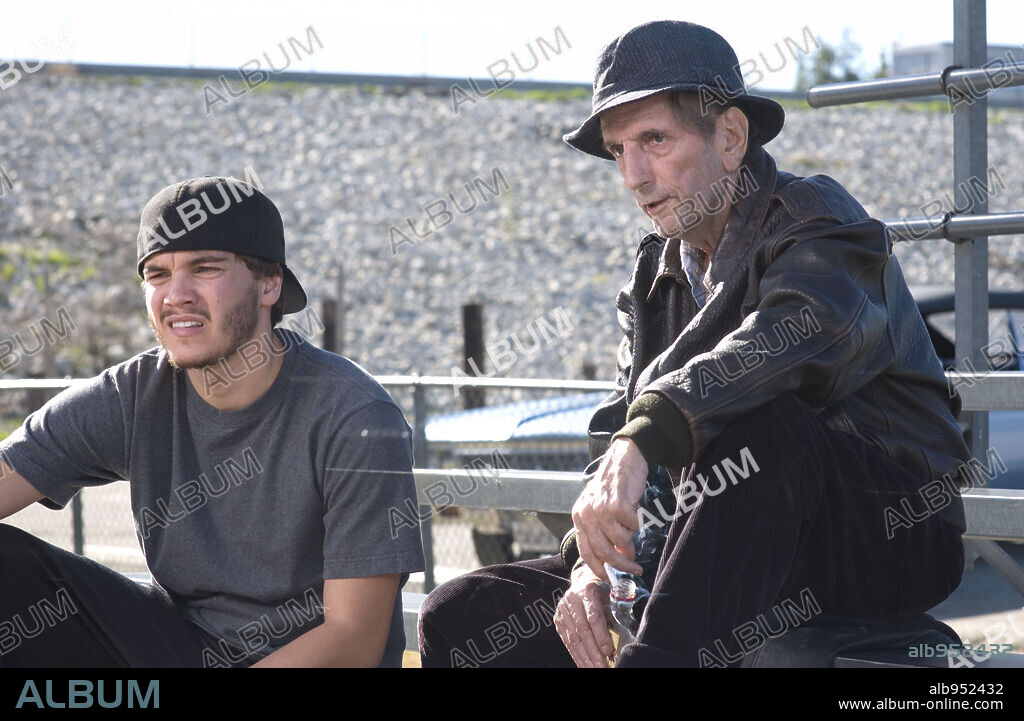 EMILE HIRSCH and HARRY DEAN STANTON in ALPHA DOG, 2006, directed by NICK CASSAVETES. Copyright NEW LINE CINEMA / MICHAELS, DARREN.