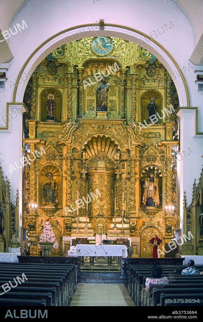 Gold altar in the Church of San Jose, historical old town, UNESCO World Heritage Site, Panama City, Panama, Central America.
