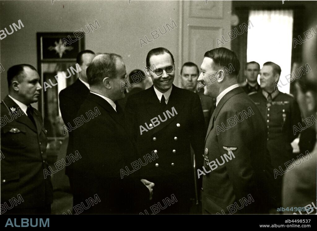 HEINRICH HOFFMANN. Meeting between Molotov and his delegation and Hitler in the Reich Chancellery in November 1940.