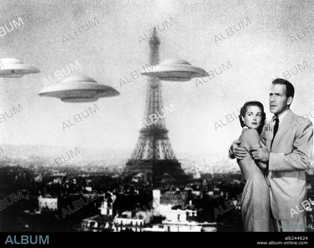 HUGH MARLOWE in EARTH VS THE FLYING SAUCERS, 1956, directed by FRED F. SEARS. Copyright COLUMBIA PICTURES.