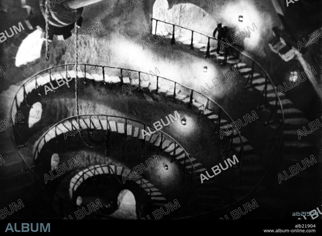 LA TORRE DE LOS SIETE JOROBADOS, 1944, dirigida por EDGAR NEVILLE. Copyright ESPAÑA FILMS/JUDEZ FILMS.