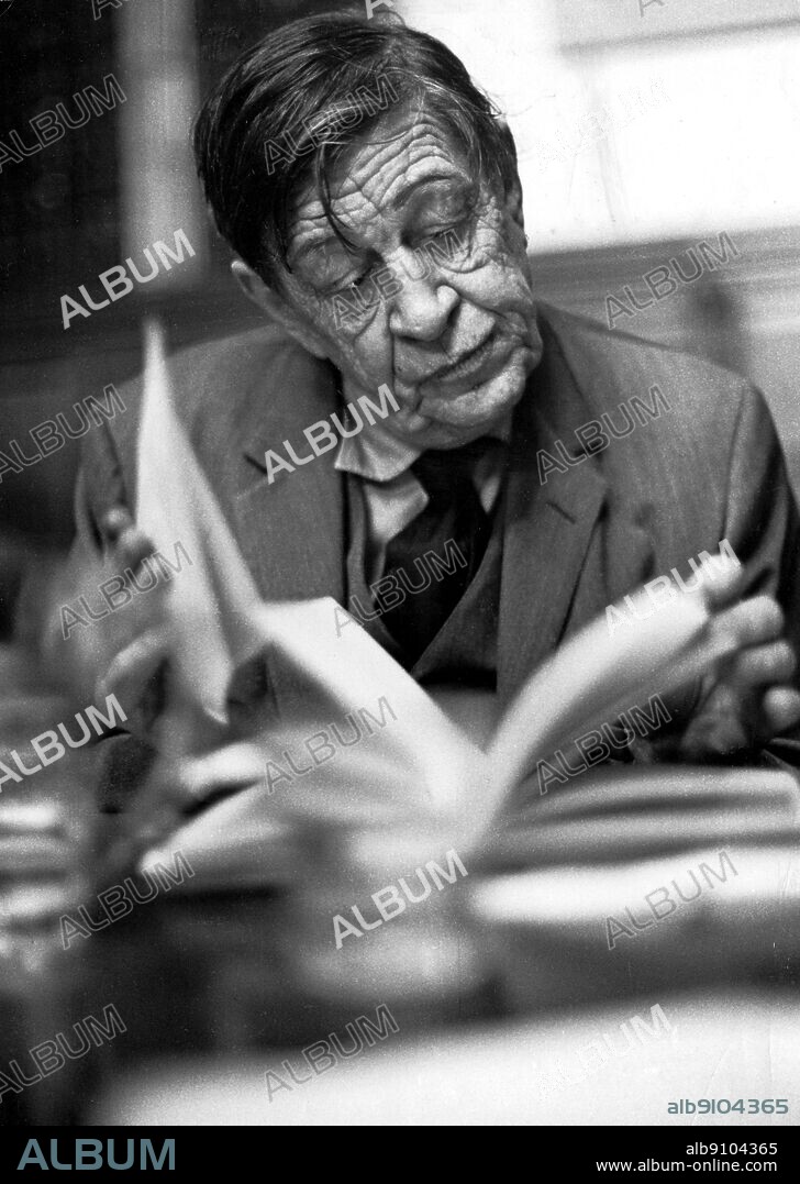 W H Auden: pause during a poetry reading at Oxford Union 1972. Wystan Hugh Auden (1907-1973) was an English poet and critic, widely regarded as among the most influential and important writers of the 20th century. He spent the first part of his life in the United Kingdom, but emigrated to the United States in 1939, becoming a U.S. citizen in 1946. W H Auden, The Life of a Poet, by Charles Osborne.
