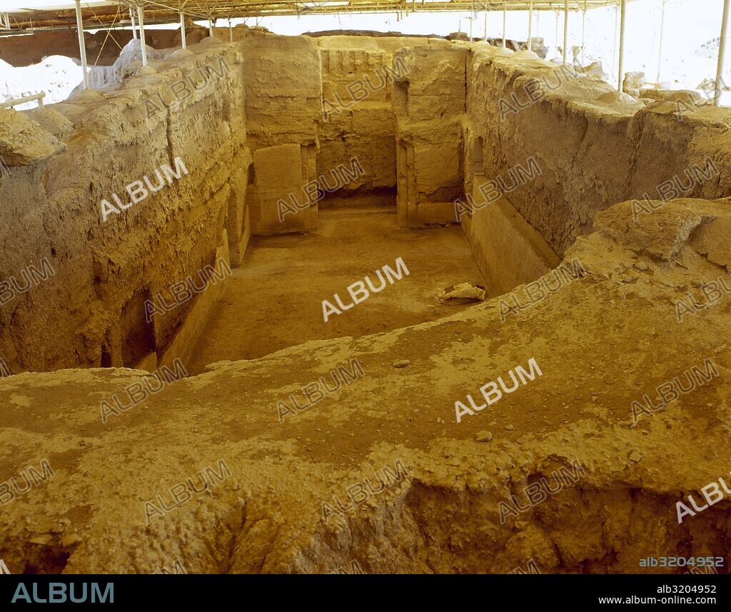 Segunda mitad del II milenio. CIUDAD DE MARI. Antigua población de la orilla derecha del Eufrates. Conquistada por Eannatum de Lagash y saqueada por Sargón de Akkad. Vista de la SALA DEL TRONO del PALACIO REAL, construido durante el período contemporaneo a la dinastía de Babilonia. Alrededores de la actual Aboû Kemâl. Siria.