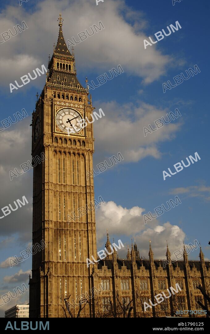 REINO UNIDO. LONDRES. Detalle del BIG BEN, la torre del reloj del edificio del PARLAMENTO (Conjunto del PALACIO DE WESTMINSTER). Declarado Patrimonio de la Humanidad por la UNESCO en el año 1987. Inglaterra.