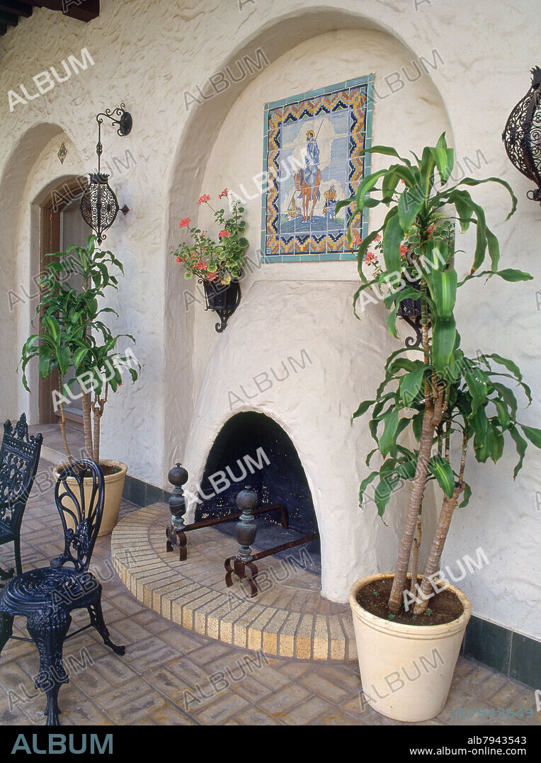 CHIMENEA ENCALADA-ANTIGUA MANSION DE ESTILO COLONIAL DE MARION KOOGLER MC NAY.