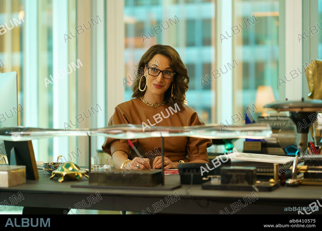 JENNIFER BEALS en LA CHICA QUE LO TENIA TODO, 2022 (LUCKIEST GIRL ALIVE), dirigida por MIKE BARKER. Copyright LIONSGATE.