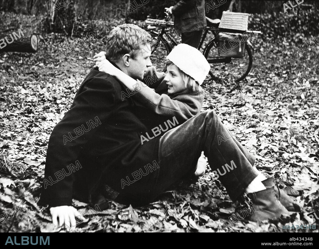 HARDY KRUGER and PATRICIA GOZZI in SUNDAYS AND CYBELE, 1962 (LES DIMANCHES DE VILLE D'AVRAY), directed by SERGE BOURGUIGNON.