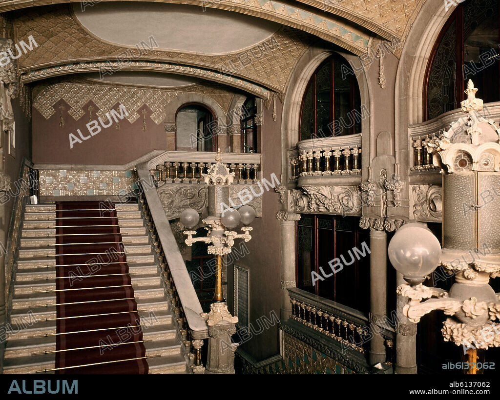LLUÍS DOMÈNECH I MONTANER. ESCALERA INTERIOR.