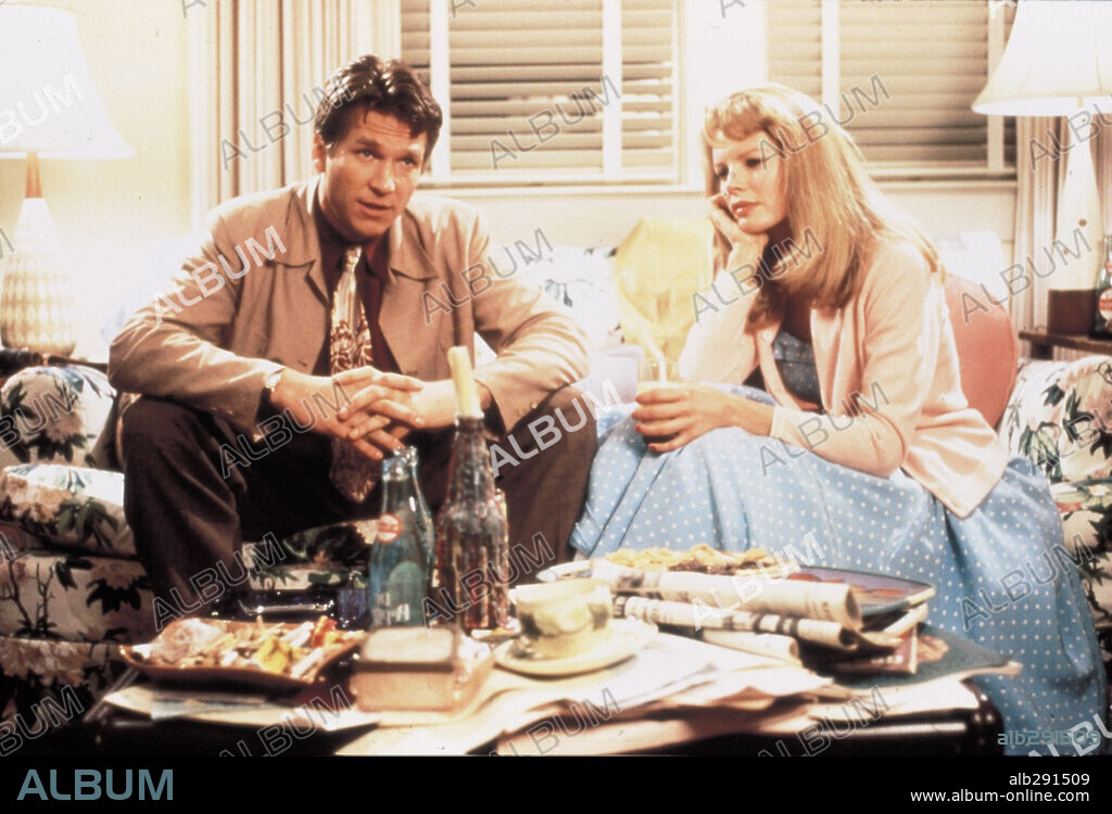 JEFF BRIDGES and KIM BASINGER in NADINE, 1987, directed by ROBERT BENTON. Copyright TRI STAR PICTURES.