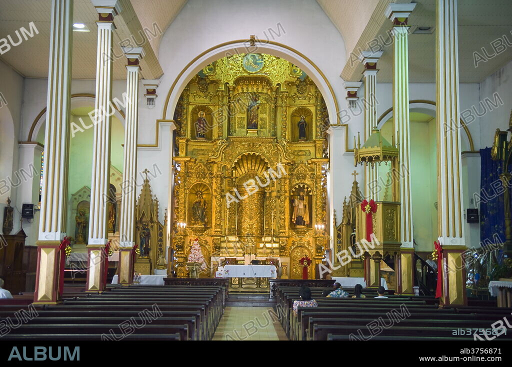 Gold altar in the Church of San Jose, historical old town, UNESCO World Heritage Site, Panama City, Panama, Central America.