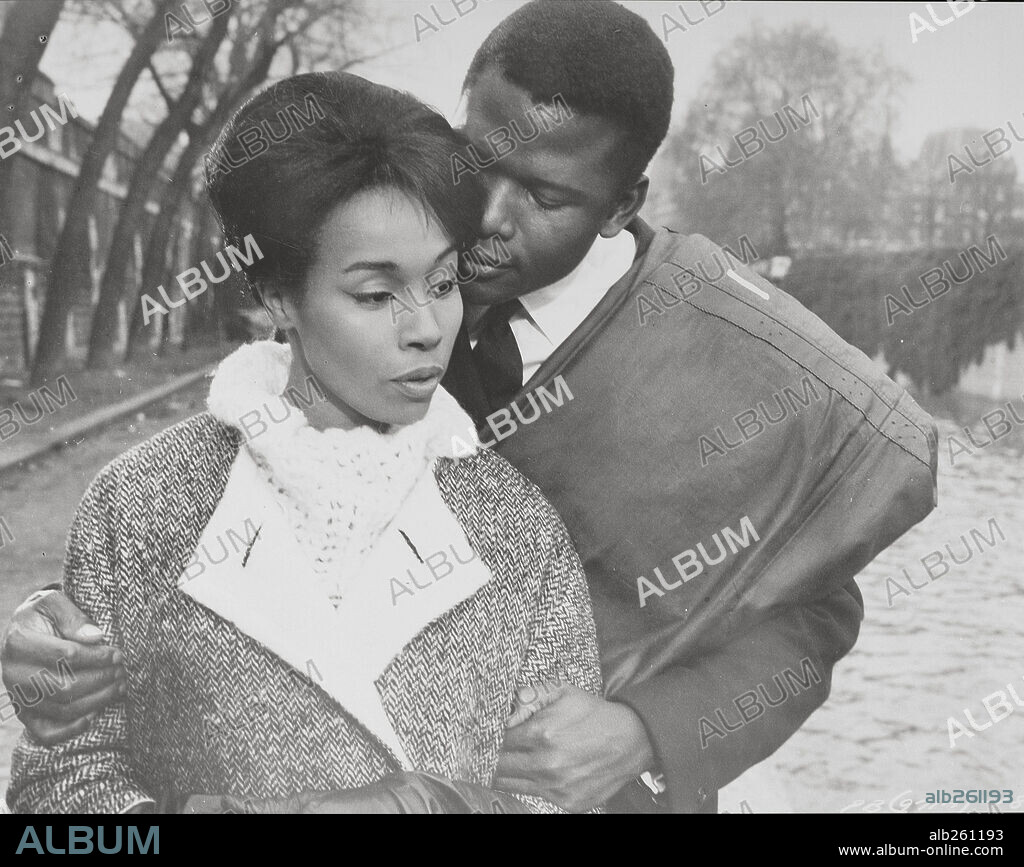 DIAHANN CARROLL and SIDNEY POITIER in PARIS BLUES, 1961, directed by MARTIN RITT. Copyright UNITED ARTISTS.