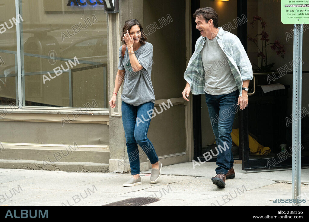 JERRY O'CONNELL und KATIE HOLMES in THE SECRET - DAS GEHEIMNIS: TRAUE DICH ZU TRÄUMEN, 2020 (SECRET, THE: DARE TO DREAM), unter der Regie von ANDY TENNANT. Copyright TRI G / Savvy Media Holdings.