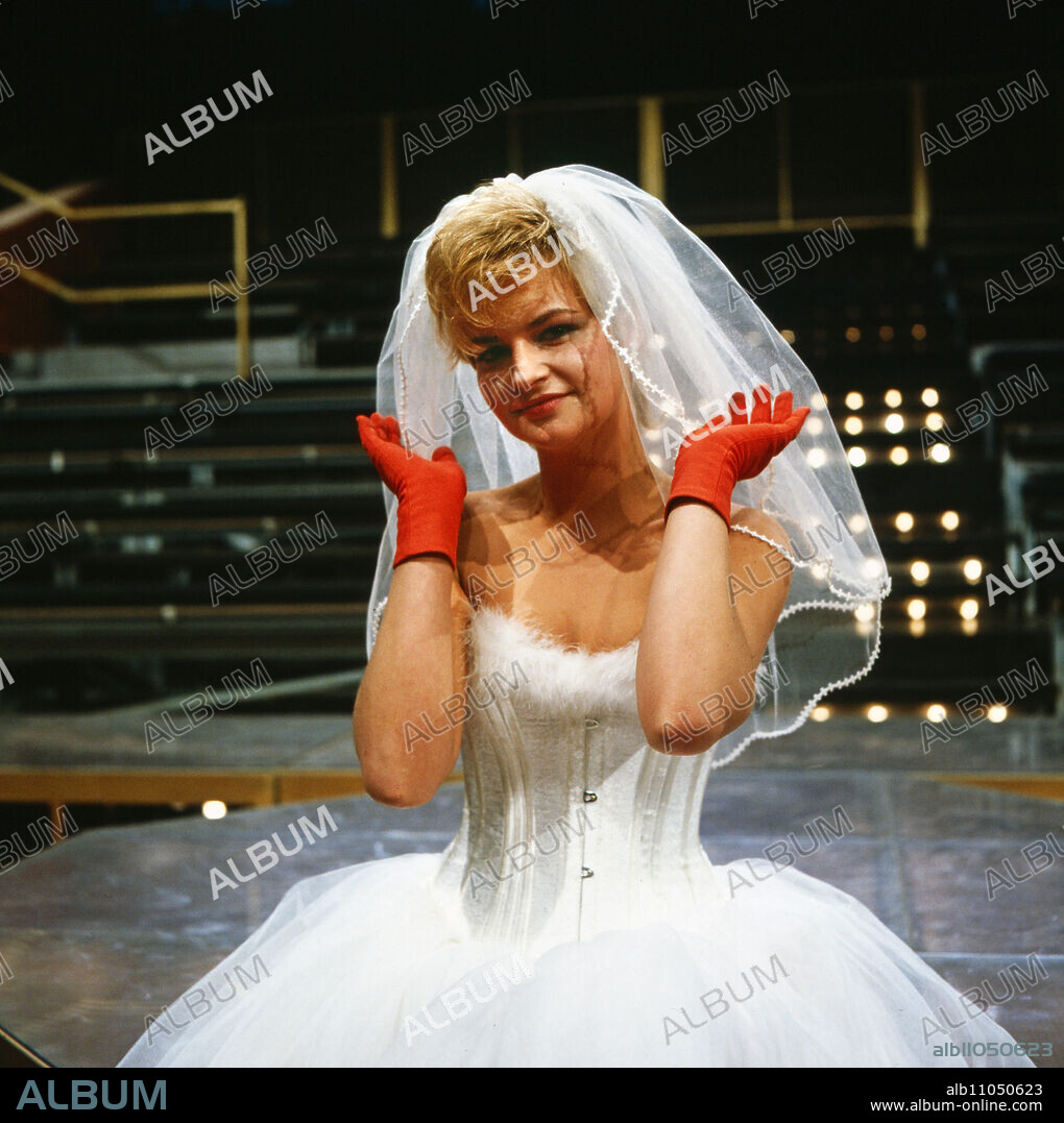 Franziska Menke, aka Frl Menke, sings her song "Traumboy" in her wedding dress in the ZDF hit parade on November 8, 1982, Germany 1982.