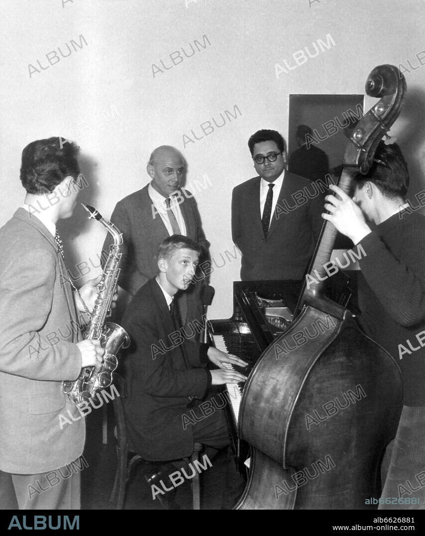 Jazz musician Kurt Edelhagen (back right) is introduced as Professor of Jazz by the head of the music college Cologne, Prof. Schröter (back left) on the 3rd of January in 1958. Edelhagen died on the 8th of February in 1982 in Cologne. 03/01/1958