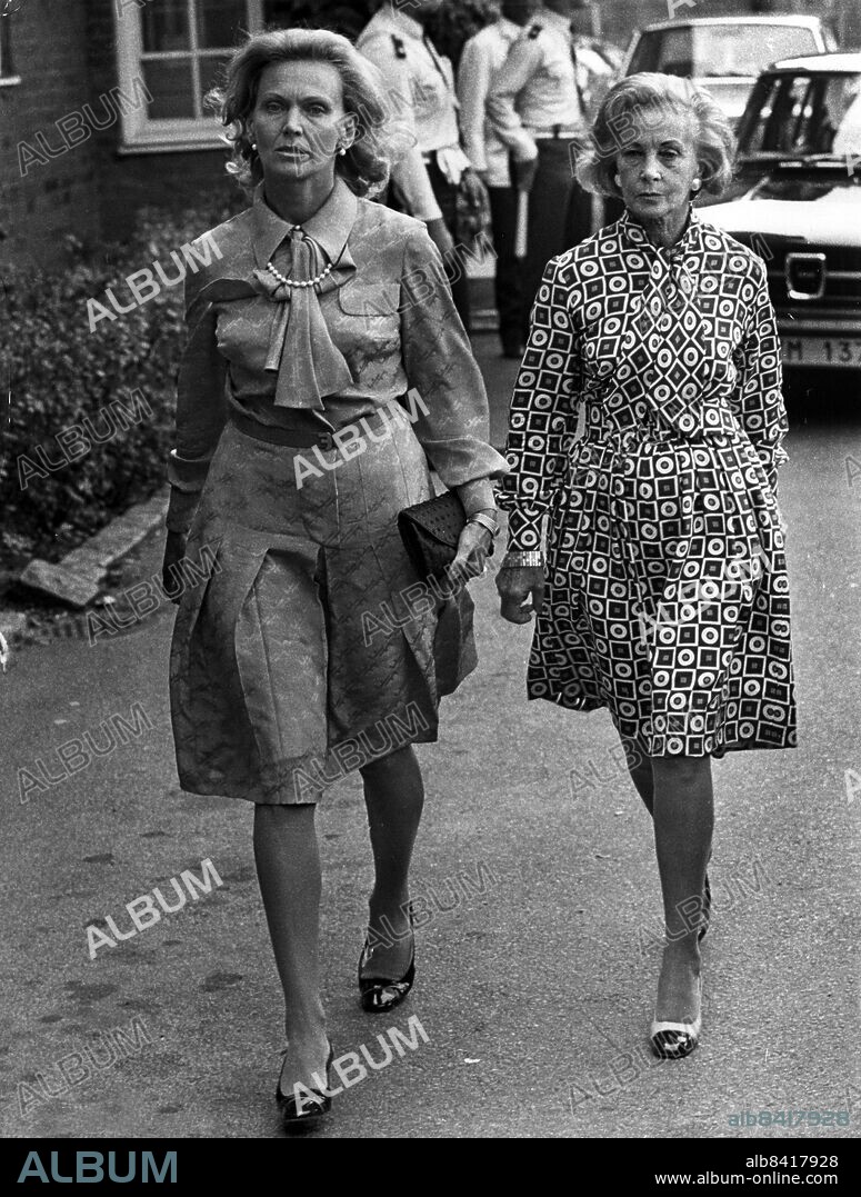 FILE 1973-08-27. Marianne Bernadotte and Lilian Craig leave Helsingborg Hospital after a visit with King Gustaf VI Adolf, August 27 1973. Princess Lilian, born Lillian May Davies in Swansea, Wales, in 1915, died March 10, 2013, at the age of 97. She married Sweden's Prince Bertil in 1976 after living together as couple for 33 years.. Foto: Expressen / SCANPIX / Kod: 192.
