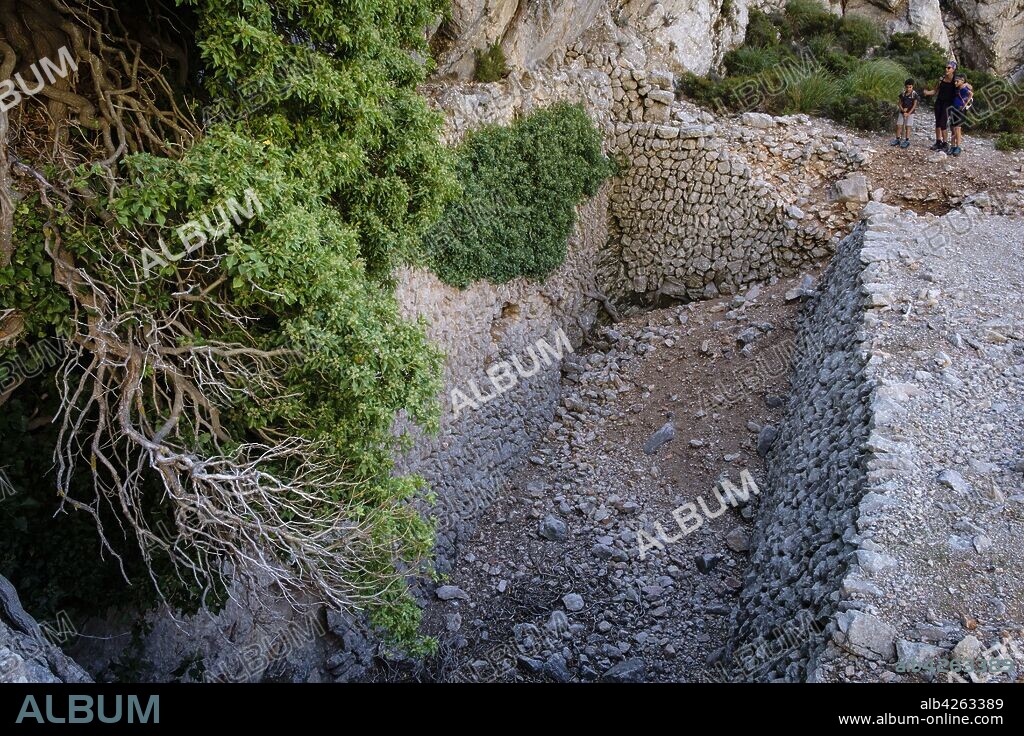 Coma de n'Arbona, Casas de Nieve o Cases de Neu, término municipal de Fornalutx, paraje natural de la Sierra de Tramuntana, Mallorca, balearic islands, Spain.