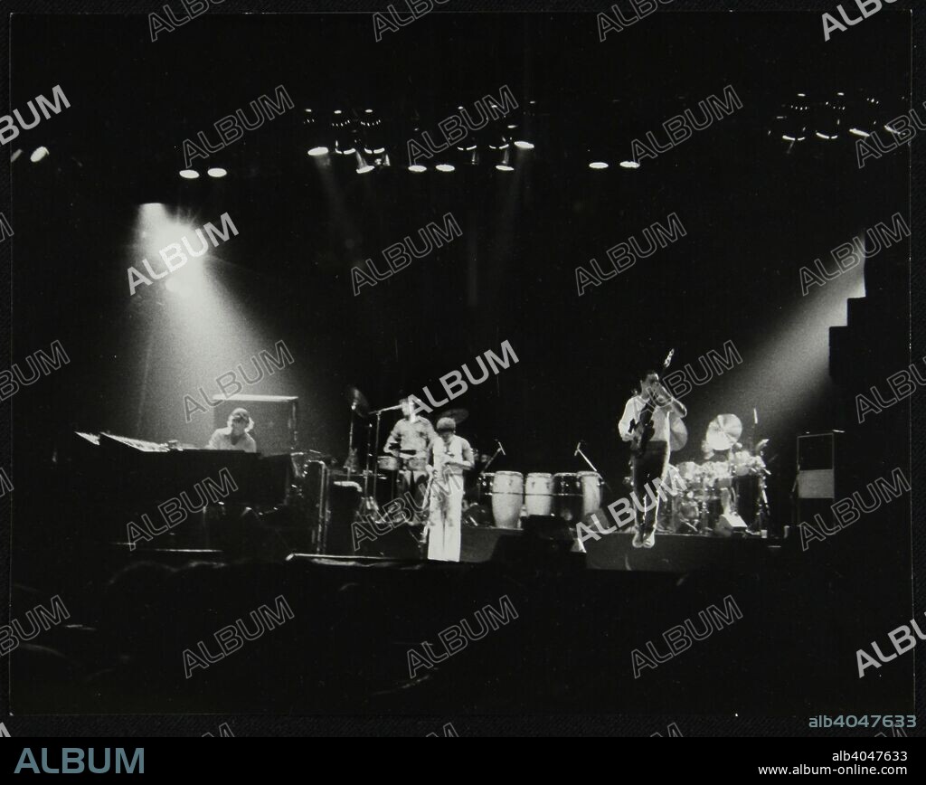 Weather Report in concert at the Odeon, Birmingham, October 1977: Joe Zawinul (electric piano), Manolo Badrena (percussion), Wayne Shorter (saxophone), Jaco Pastorius (bass guitar) and Alex Acuna (drums).