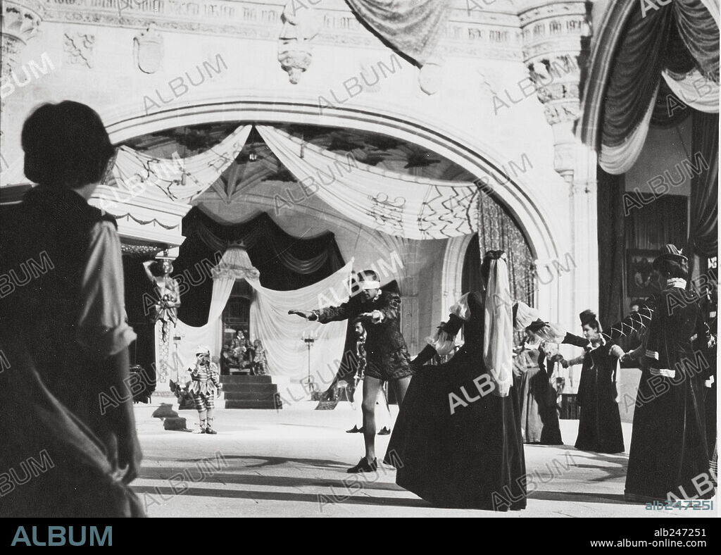 LAZARILLO DE TORMES, 1959, dirigida por CESAR ARDAVIN. Copyright HESPERIA FILMS.