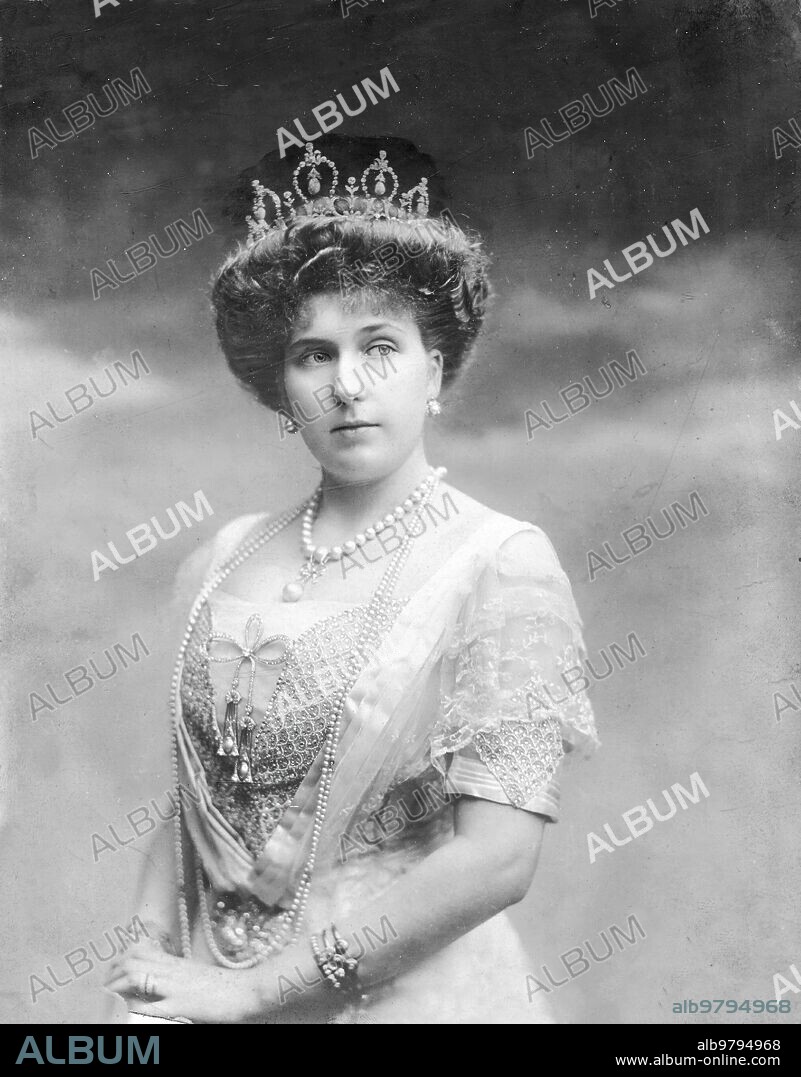 February 1912. HM Queen Victoria Eugenie. Photo: Dalton Kaulak Byn 993 and 1049.