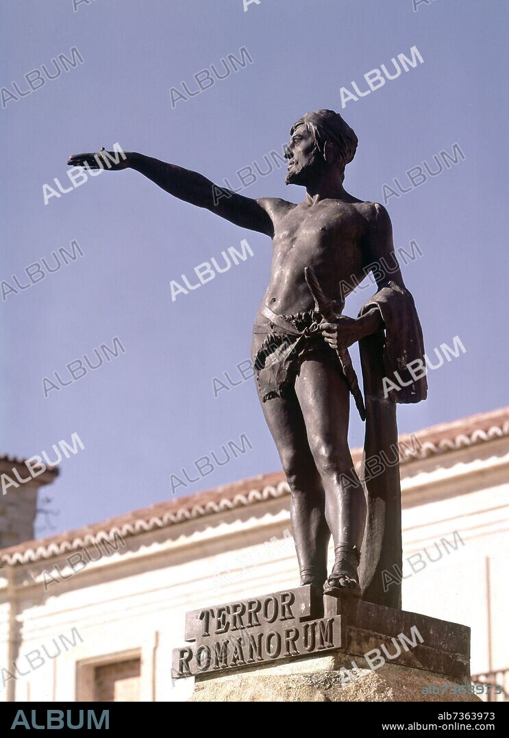 EDUARDO BARRON (1858-1911). MONUMENTO A VIRIATO REALIZADO EN 1883 - FOTO AÑOS 70.