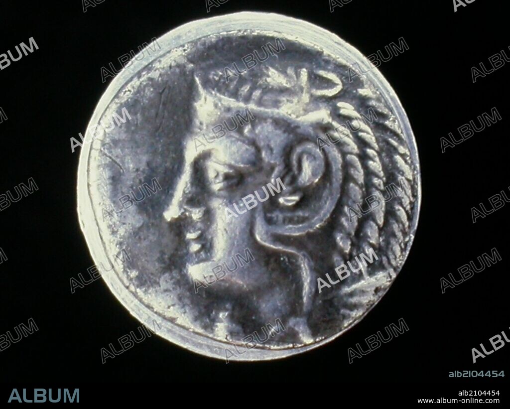 NUMISMATICA.MONEDA PUNICA. DRACMA DE PLATA. ANVERSO. CABEZA DE HERCULES CUBIERTA POR PIEL DE LEON A LA DERECHA.238 A.C. (DEPOSITO: MUSEO ARQUEOLOGICO NACIONAL).