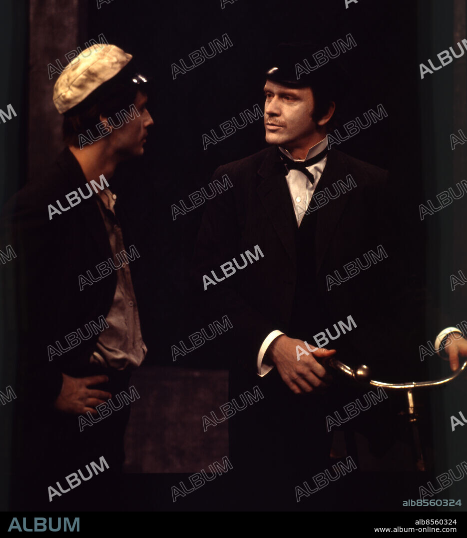 1972.. SPÖKSONATEN Ett kammarspel av August Strindberg i regi av Johan Bergenstråhle Sänt första gången 1972-10-30 Studentmössor Cykelstyre persons: STEFAN EKMAN;PER MYRBERG sites: SVERIGE.