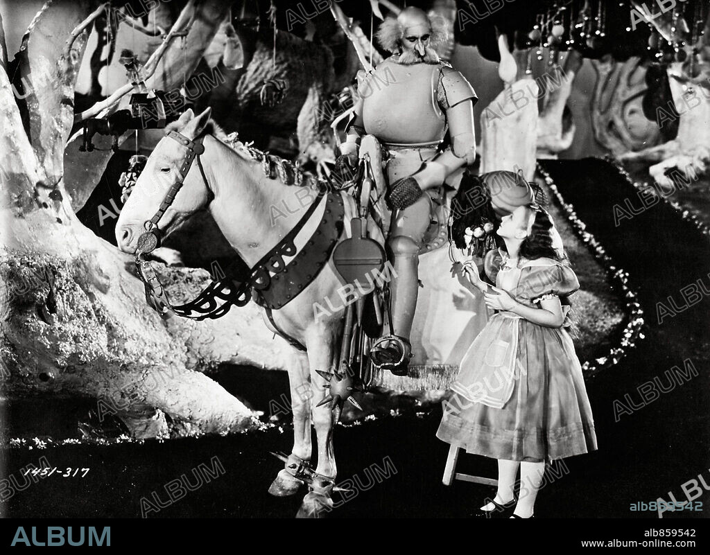 CHARLOTTE HENRY and GARY COOPER in ALICE IN WONDERLAND, 1933, directed by NORMAN Z. MCLEOD. Copyright PARAMOUNT PICTURES.