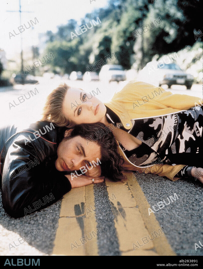 ALICIA SILVERSTONE and BENICIO DEL TORO in EXCESS BAGGAGE, 1997, directed by MARCO BRAMBILLA. Copyright COLUMBIA TRI STAR / McEWAN, ROB.