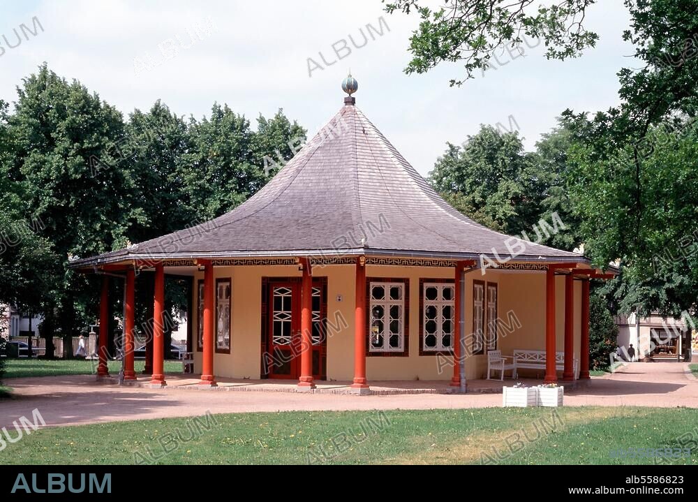 Bad Doberan (Mecklenburg-Vorpommern), Am Kamp, Kleiner Pavillon. (erbaut 1808/09; Architekt: Carl Theodor Severin). Außenansicht. Foto (Lisa Hammel).