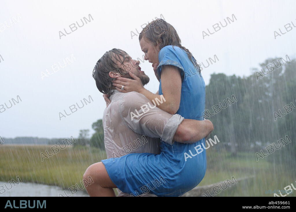RACHEL MCADAMS und RYAN GOSLING in THE NOTEBOOK, 2004, unter der Regie von NICK CASSAVETES. Copyright NEW LINE CINEMA / MOSELEY, MELISSA.