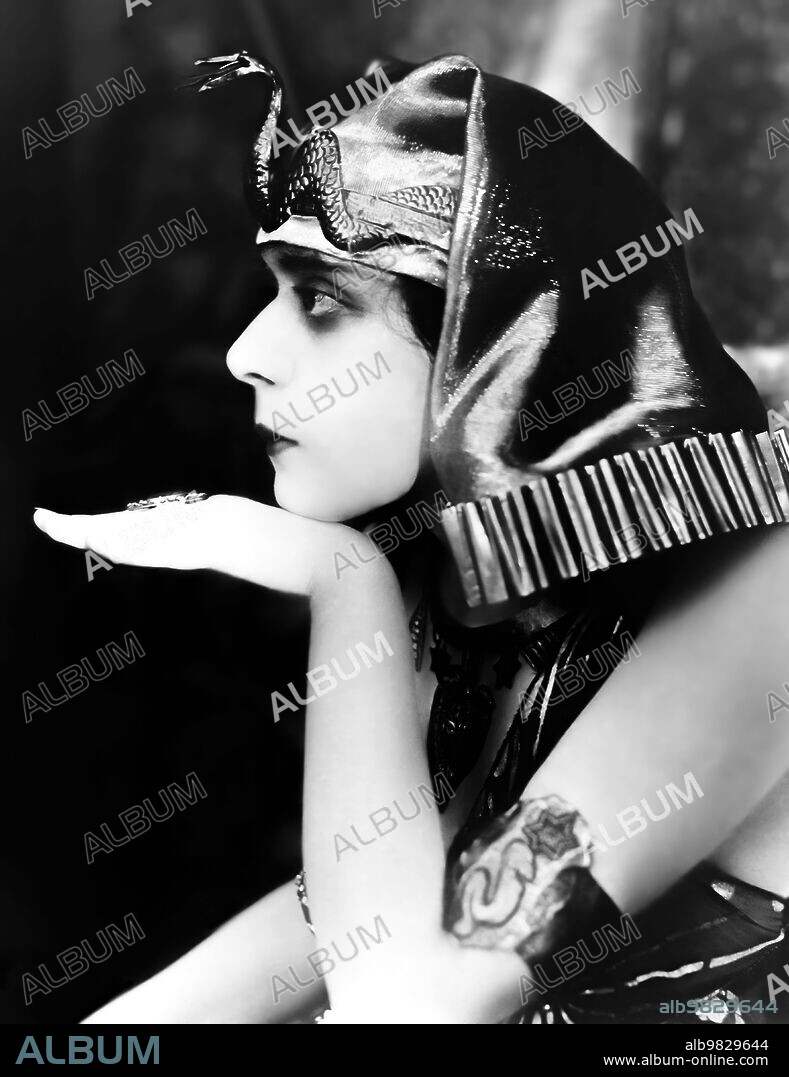 THEDA BARA in CLEOPATRA, 1917, directed by J. GORDON EDWARDS. Copyright FOX FILMS.