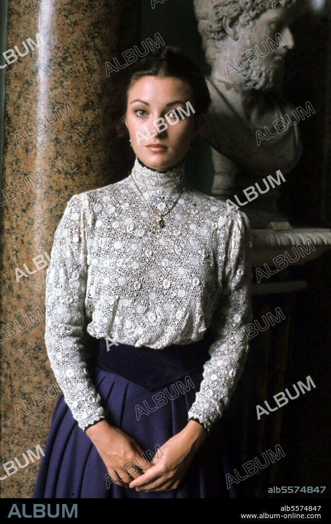 JANE SEYMOUR en LAS CUATRO PLUMAS, 1978 (THE FOUR FEATHERS), dirigida por DON SHARP. Copyright TRIDENT FILMS.