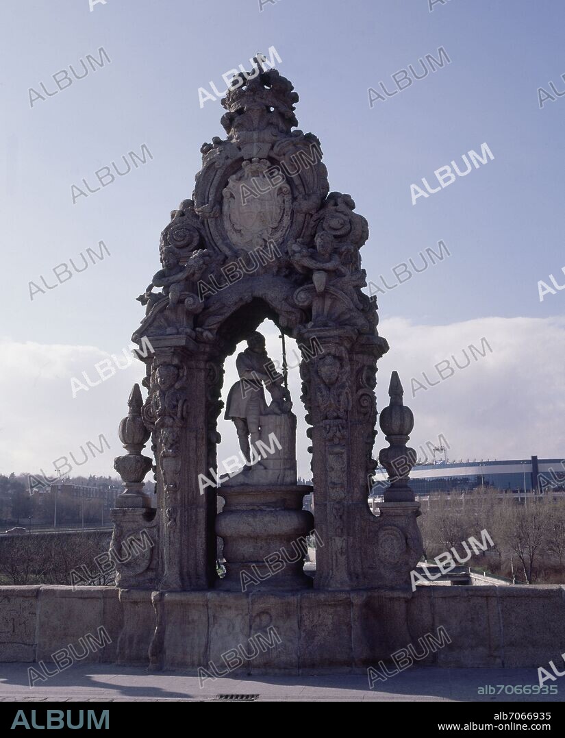 PEDRO DE RIBERA (1683-1742). HORNACINA DEDICADA A SAN ISIDRO - S XVIII - JUAN RON AUTOR DE LA ESCULTURA - FOTO AÑOS 00.