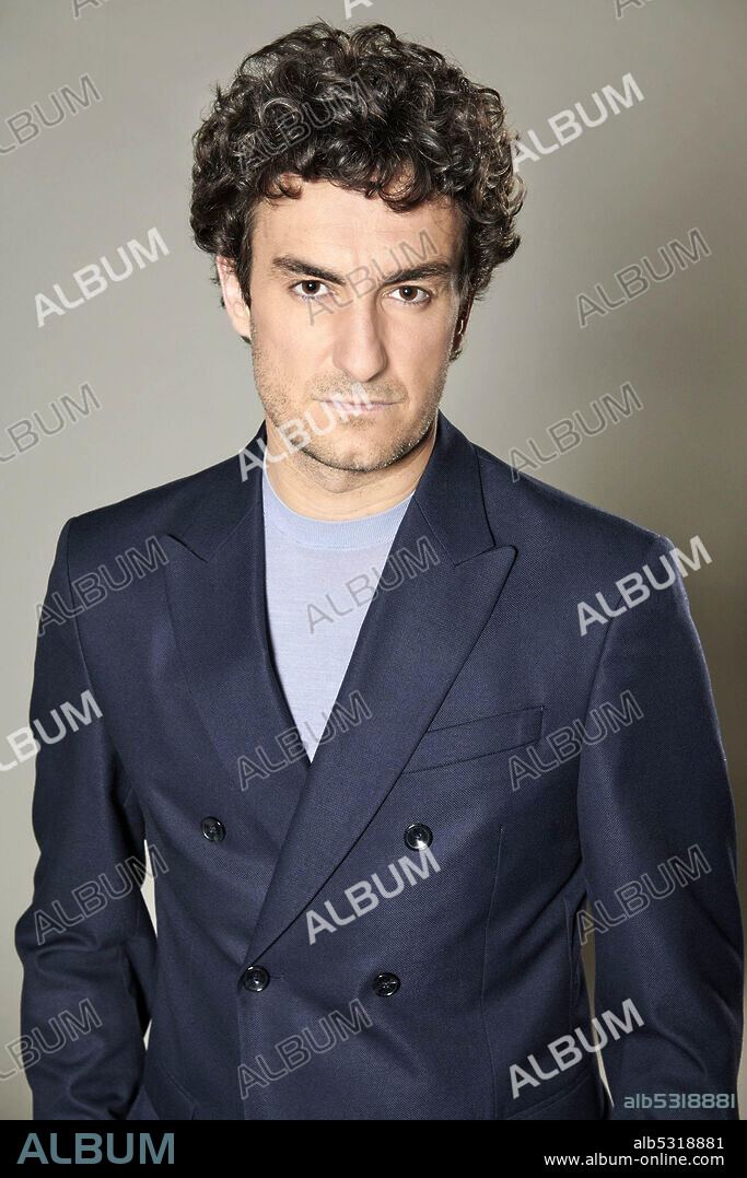 MIKI ESPARBE en REYES DE LA NOCHE, 2021, dirigida por ADOLFO VALOR y CARLOS THERON. Copyright MOVISTAR+.