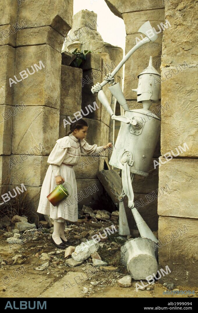 FAIRUZA BALK en OZ, UN MUNDO FANTÁSTICO, 1985 (RETURN TO OZ), dirigida por WALTER MURCH. Copyright WALT DISNEY PRODUCTIONS.