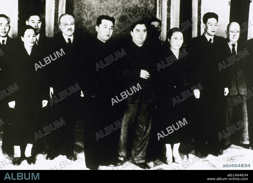 North Korean trade delegation (September 30, 1958) in Moscow. In the center, Malenkov (1902-1988), Molotov (1890-1988) and Khrushchev (1844-1971).
