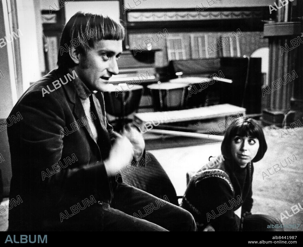Omkring 1970.. Skådespelarna Leif Sundberg och Lottie Ejebrant, medlemmar i Fickteatern.. Foto: Ulf Stråhle / SVT / Kod: 5600. RiR 19388 sv/v. Mapp: TV Div. L 174:4.
