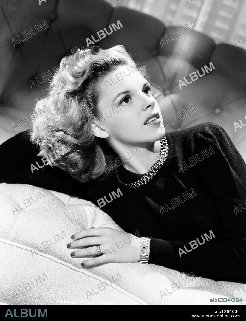JUDY GARLAND in PRESENTING LILY MARS, 1943, directed by NORMAN TAUROG. Copyright M.G.M.